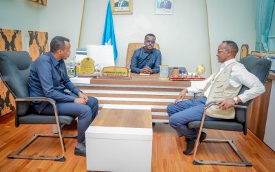 رئيس الهيئة الوطنية لإدارة الكوارث يزور مستشفى بنادر لتقييم أزمة الجفاف وسوء التغذية