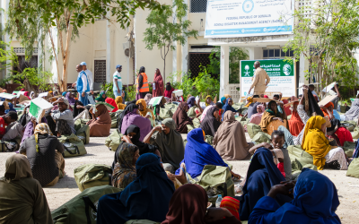 Hay’adda SoDMA ayaa maalintii labaad deeq gargaar ah gaarsisay 900 oo qooys ku nool degmooyinka xamar jajab xamaweyne iyo boondhere ee gobolka Banaadir
