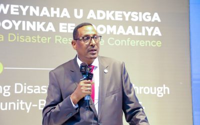 Guddoomiyaha Jaamacadda Muqdisho Dr. Ibraahim M. Mursal oo qeyb ka ah madaxda ka qeyb galaysa madasha Shirweynaha 2-aad ee U Adkeysiga Aafooyinka Soomaaliya