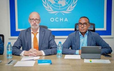 Guddoomiyaha Hay’adda Maareynta Musiibooyinka Qaranka SoDMA, Mudane Maxamuud Macalin Cabdulle, iyo Ku-xigeenka Ergeyga Xoghayaha Guud ee QM ee Soomaaliya, Mudane George Conway, ayaa si wadajir ah u guddoomiyay kulan lagu falanqeeyay abaarta dalka soo wajahday.